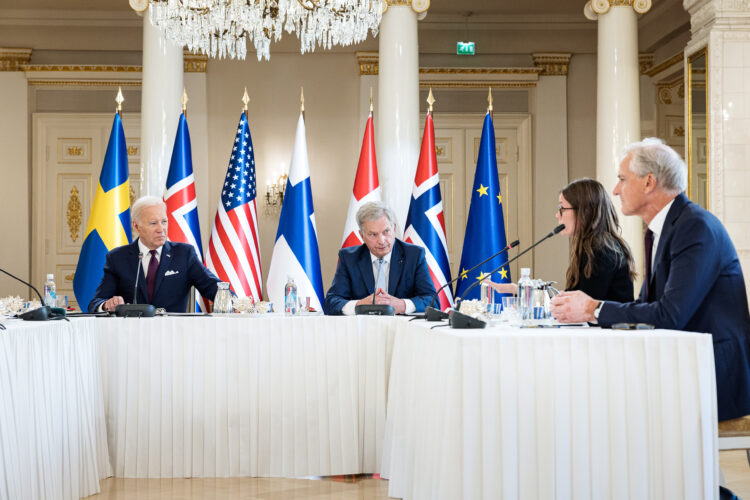 The Summit at the Hall of Mirrors. Photo: Roni Rekomaa/Office of the President of the Republic of Finland