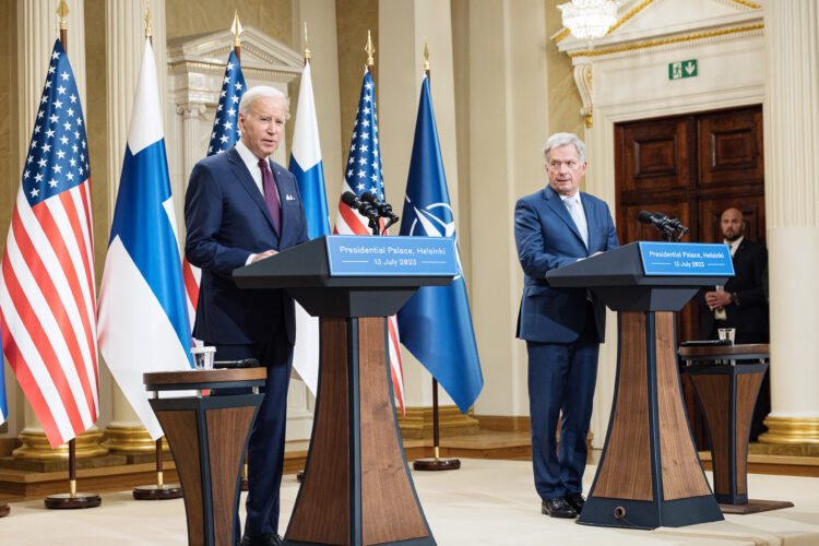 President Niinistö och president Biden på den gemensamma presskonferensen i Rikssalen i Presidentens slott den 13 juli 2023. Foto Roni Rekomaa/Presidentens kansli