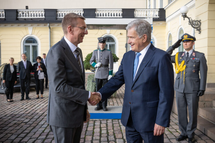 Presidentti Niinistö vastaanotti Latvian presidentti Edgars Rinkēvičsin työvierailulle Suomeen torstaina 28. syyskuuta 2023. Kuva: Matti Porre/Tasavallan presidentin kanslia 