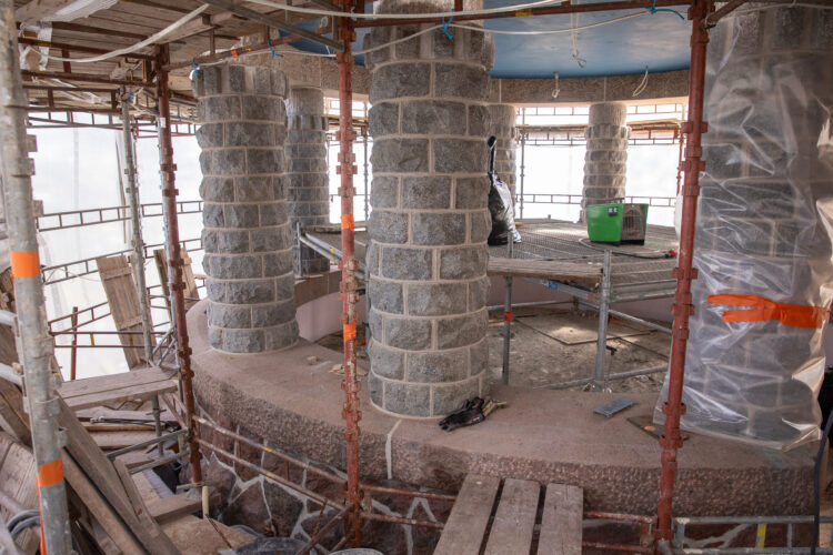 Restoration of the music pavilion by the sea. The roof’s wooden structures has been repaired and a new concrete mould has been cast. Photo: Matti Porre/Office of the President of the Republic of Finland