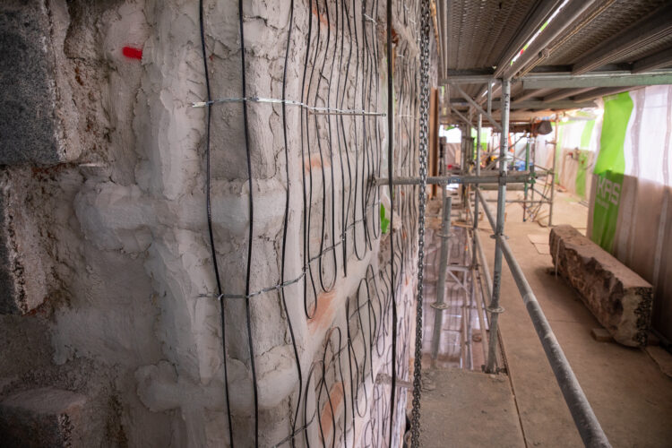 Heating pipes were installed behind the stonework on the western and southern walls. Photo: Matti Porre/Office of the President of the Republic of Finland