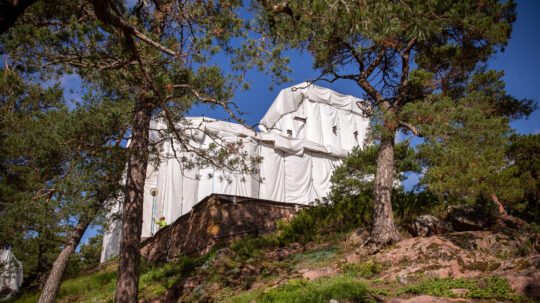 Granite Castle with weather protection in September 2023. Photo: Matti Porre/Office of the President of the Republic of Finland