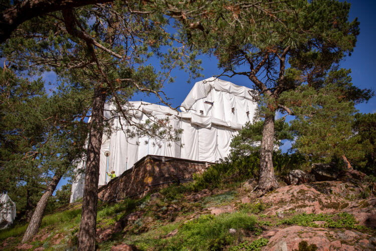 Granite Castle with weather protection in September 2023. Photo: Matti Porre/Office of the President of the Republic of Finland