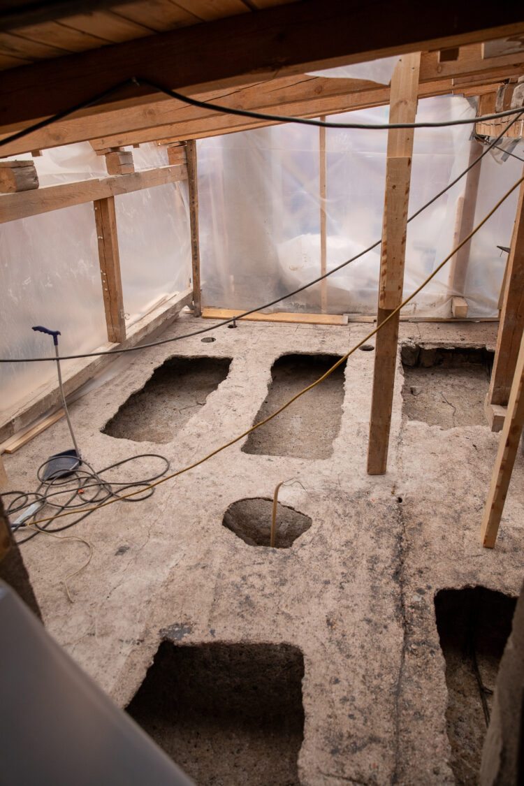 Openings were sawn into the floor slabs in the attic of Granite Castle to remove insulation containing harmful materials. Photo: Matti Porre/Office of the President of the Republic of Finland