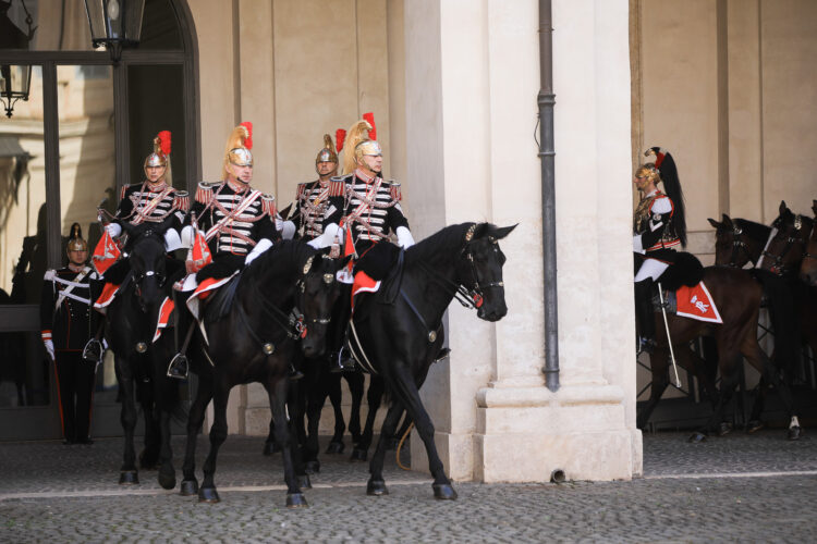 Välkomtsceremoni på innergården i Quirinalpalatset i Rom den 23 oktober 2023. Foto: Matti Porre/Republikens presidents kansli