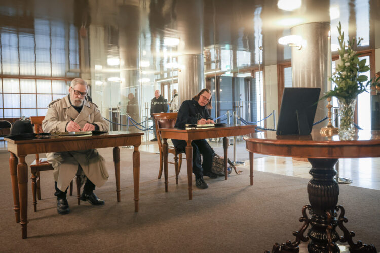 Members of the public and organisations can present their condolences in the book until Friday 20 October. Photo: Matti Porre/Office of the President of the Republic of Finland