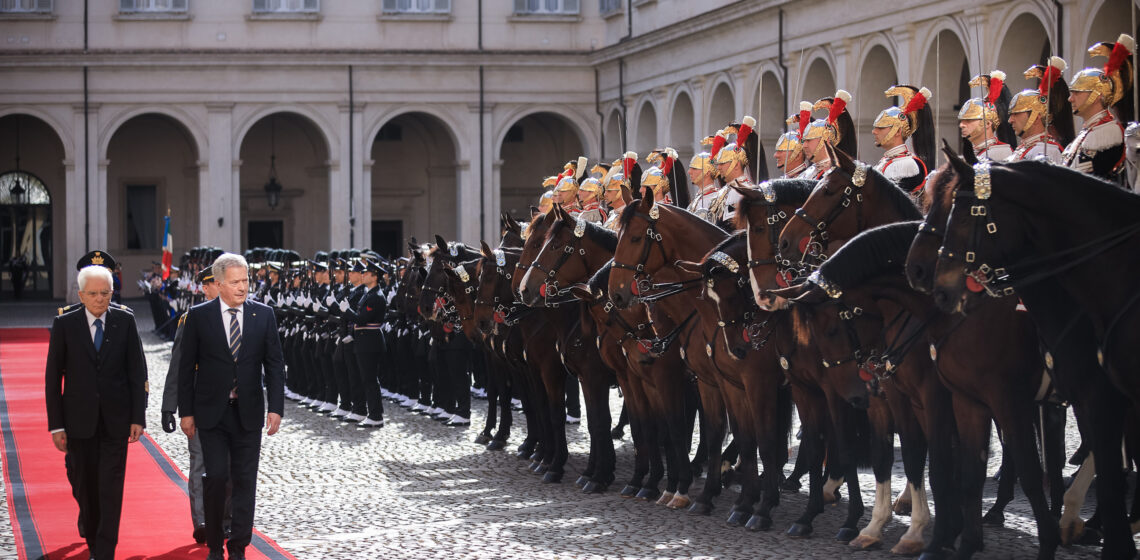 President Niinistö inspects the Guard of Honour accompanied by President Mattarella. Photo: Matti Porre/Office of the President of the Republic of Finland
