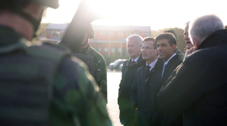 President Niinistö, Sveriges statsminister Ulf Kristersson, som stod värd för mötet, och Storbritanniens premiärminister Rishi Sunak på toppmötet för JEF-ländernas stats- och regeringschefer den 13 oktober 2023. Foto: Riikka Hietajärvi/Republikens presidents kansli 