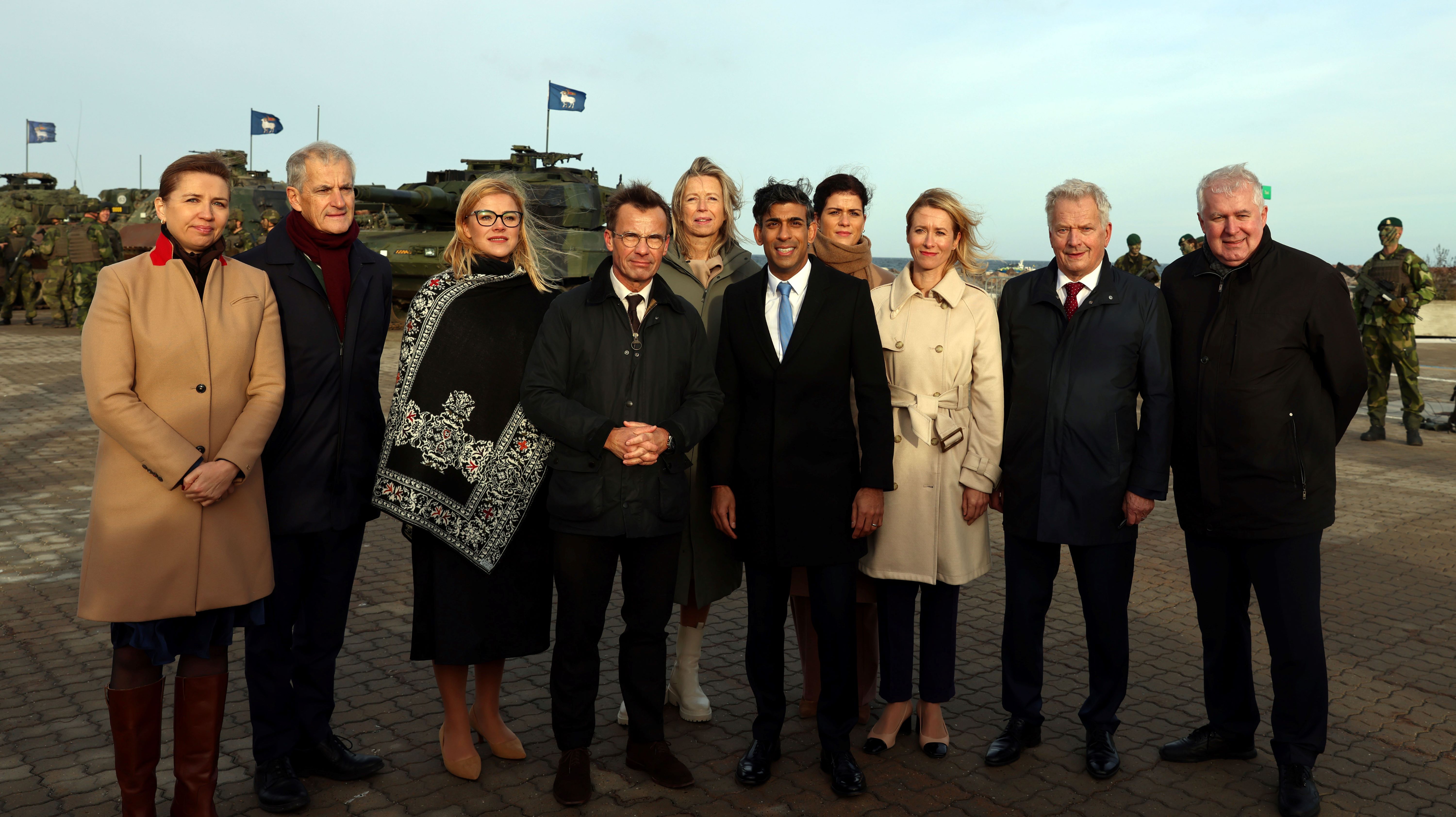 Gruppfoto av deltagarna på toppmötet med JEF-ländernas stats- och regeringschefer i Visby den 13 oktober 2023. Foto: Riikka Hietajärvi/Republikens presidents kansli