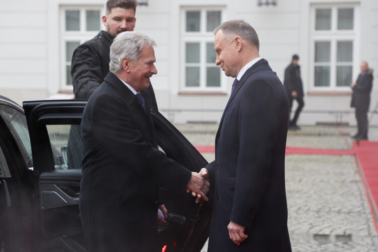 Polens president Andrzej Duda hälsade president Sauli Niinistö välkommen på ett officiellt besök till Polen. Foto: Matti Porre/Republikens presidents kansli 