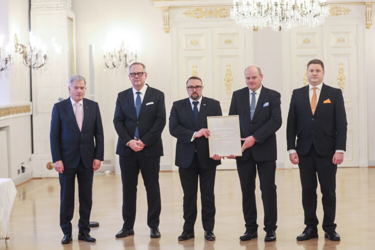 The Community Award  was presented to EnergyVaasa, the largest energy cluster in the Nordic countries, bringing together a network of energy companies and research institutes. Photo: Roni Hemilä/Office of the President of the Republic of Finland