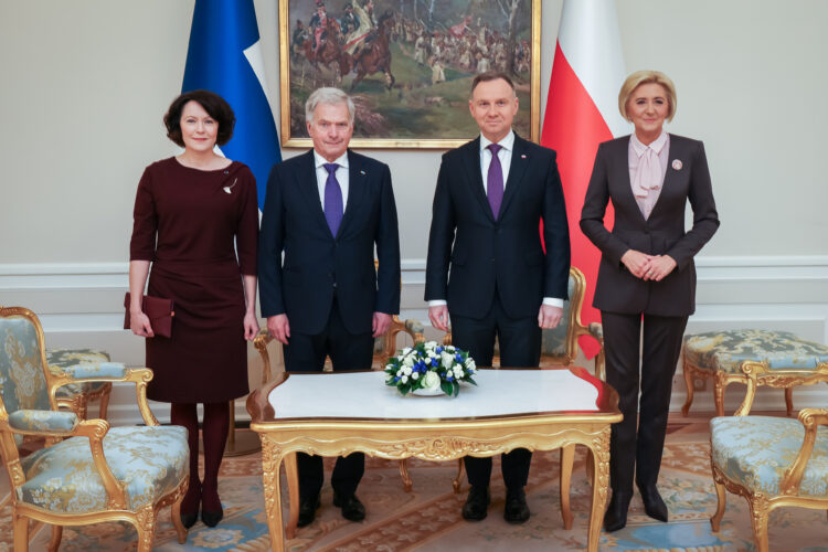 Yhteiskuvassa puoliso Jenni Haukio, tasavallan presidentti Sauli Niinistö, Puolan presidentti Andrzej Duda, puoliso Agata Kornhauser-Duda. Kuva: Matti Porre/Tasavallan presidentin kanslia