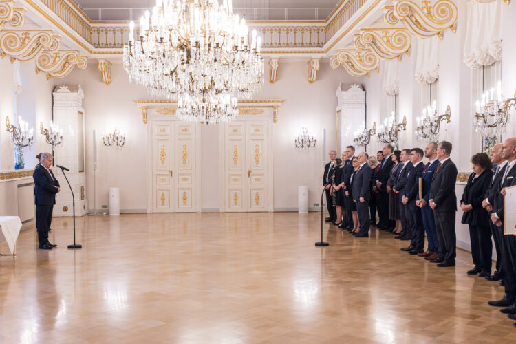 Republikens president gratulerade de premierade företagen. Foto: Roni Hemilä/Republikens presidents kansli