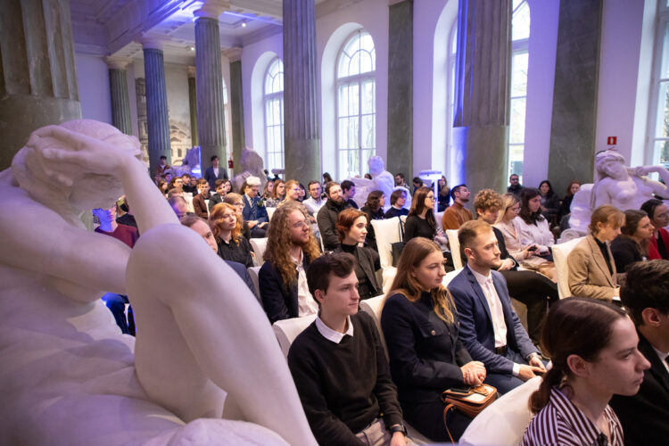 President Niinistö participated in a discussion with students at the University of Warsaw on security in Europe and its neighbourhood. Photo: Matti Porre/Office of the President of the Republic of Finland