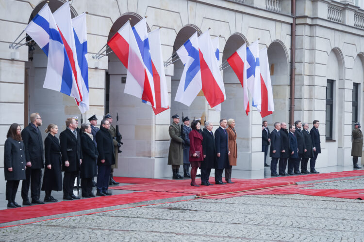 Vastaanottoseremoniat presidentinlinnan edessä Varsovassa. Kuva: Matti Porre/Tasavallan presidentin kanslia