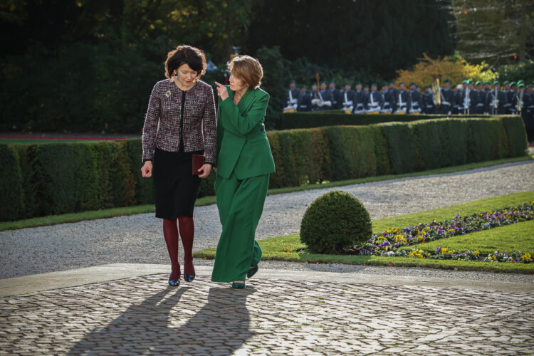 Mrs Elke Büdenbender och Dr Jenni Haukio. Photo: Riikka Hietajärvi/Office of the President of the Republic of Finland