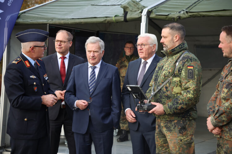On Thursday 16 November, President Niinistö and Federal President Steinmeier visited the Federal Ministry of Defence, where they were introduced to modern defence technologies. Photo: Riikka Hietajärvi/Office of the President of the Republic of Finland