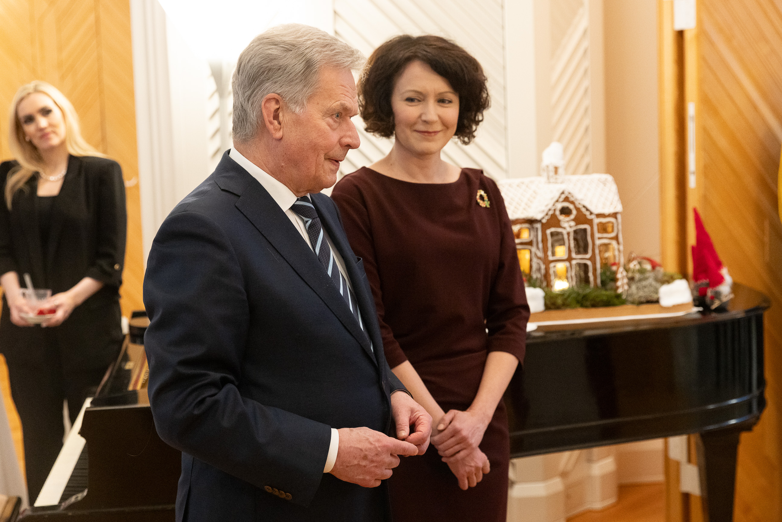 Presidenti Sauli Niinistö and his spouse Jenni Haukio received the traditional Christmas greetings at Mäntyniemi on 14 December 2023. Photo: Matti Porre/Office of the President of the Republic of Finland