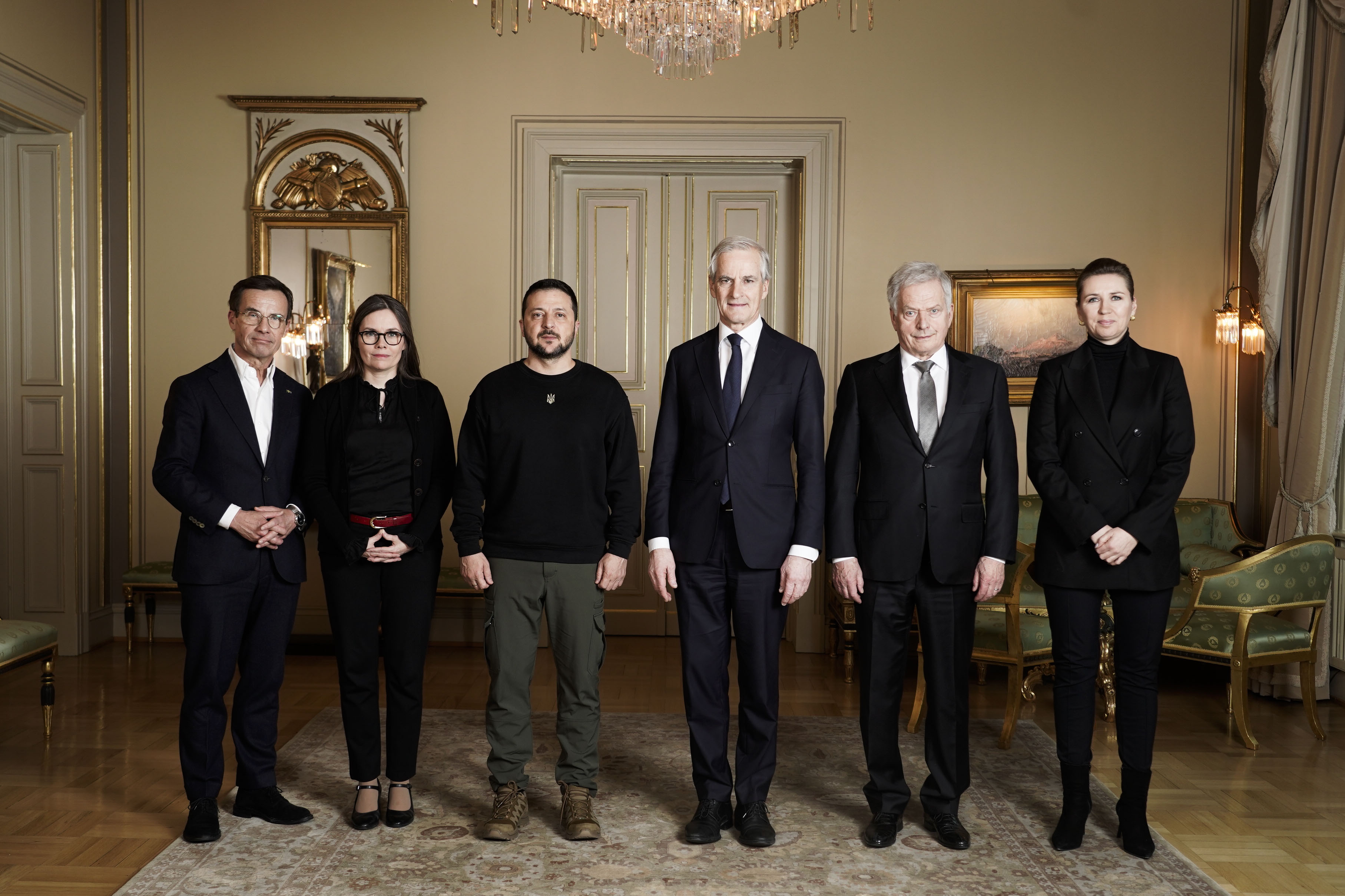 The participants of the joint Nordic–Ukrainian Summit in Oslo: Prime Minister of Sweden Ulf Kristersson, Prime Minister of Iceland Katrín Jakobsdóttir, President of Ukraine Volodymyr Zelenskyy, Prime Minister of Norway Jonas Gahr Støre, President of the Republic of Finland Sauli Niinistö and Prime Minister of Denmark Mette Frederiksen. Photo: Heiko Junge / NTB / Statsministerens kontor