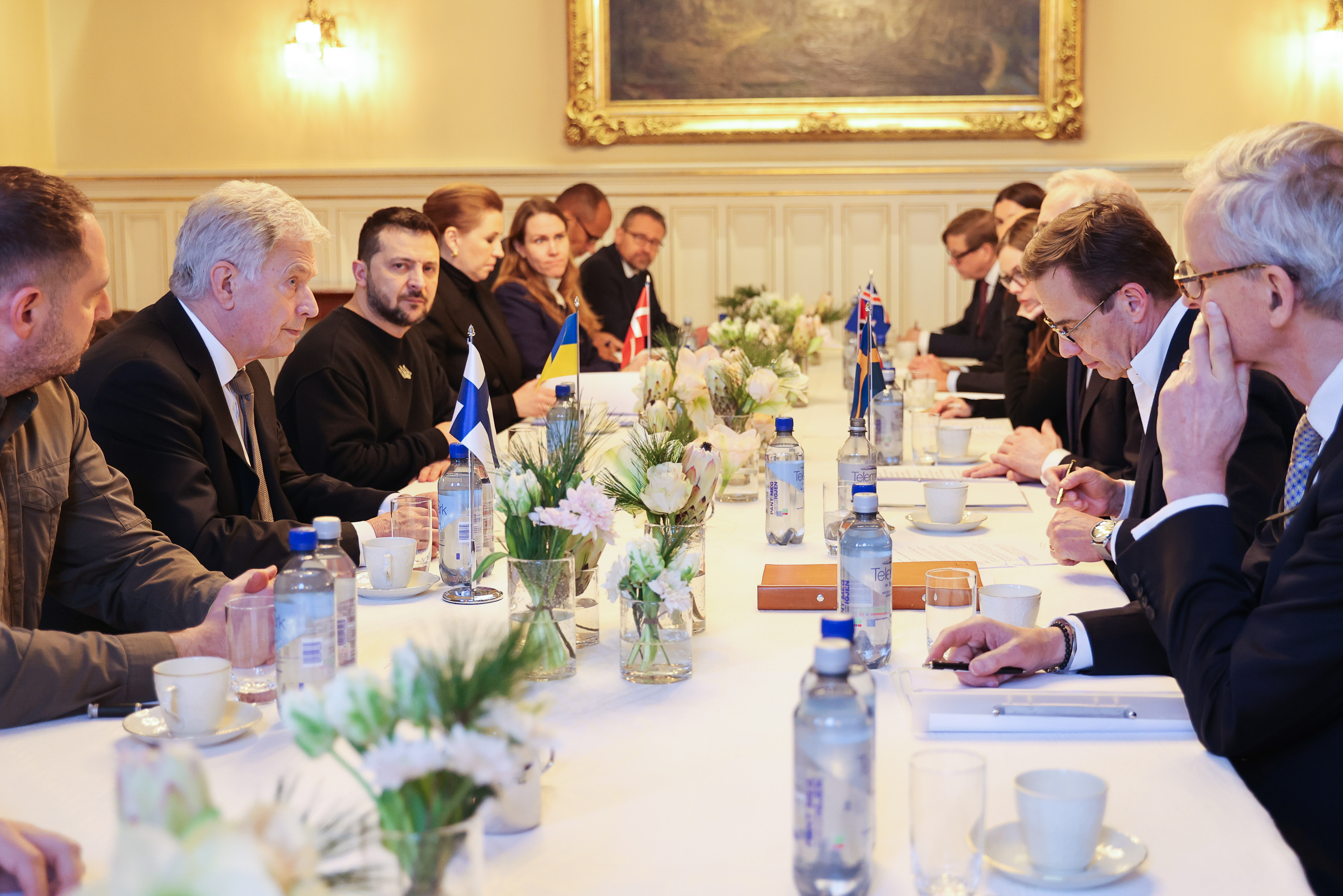 Diskussionerna vid toppmötet. Foto: Riikka Hietajärvi/Republikens presidents kansli