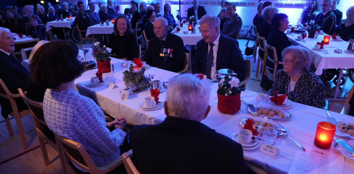 Presidentparet deltog i den traditionella julfesten på Kauniala sjukhus i Grankulla. Foto: Juhani Kandell/Republikens presidents kansli