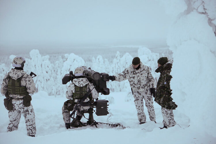 During the inspection visit, President Niinistö became acquainted with the operations of the Rovaniemi Air Defence Battalion. Photo: Riikka Hietajärvi/Office of the President of the Republic of Finland