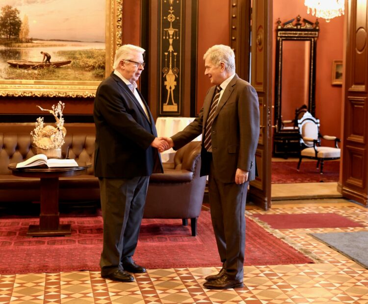 The Mayor of the City of Tampere, Kalervo Kummola, welcomed President Niinistö to Tampere. Photo: Riikka Hietajärvi/Office of the President of the Republic of Finland 