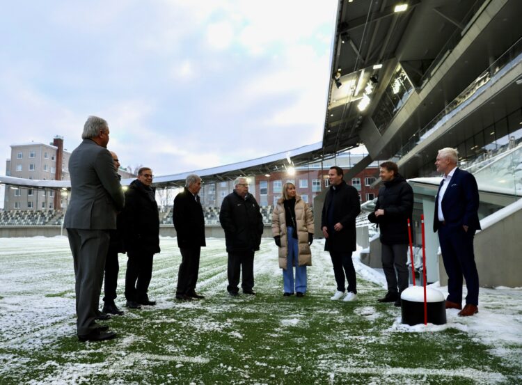 Ohjelmassa myös tutustuminen Tammelan stadioniin. Kuva: Riikka Hietajärvi/Tasavallan presidentin kanslia