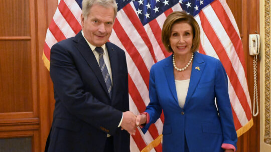 Tasavallan presidentti Sauli Niinistö ja Yhdysvaltain edustajainhuoneen puhemies Nancy Pelosi tapasivat Washingtonissa 22. syyskuuta 2022.
Kuva: Kim Haldin/Suomen Washingtonin suurlähetystö