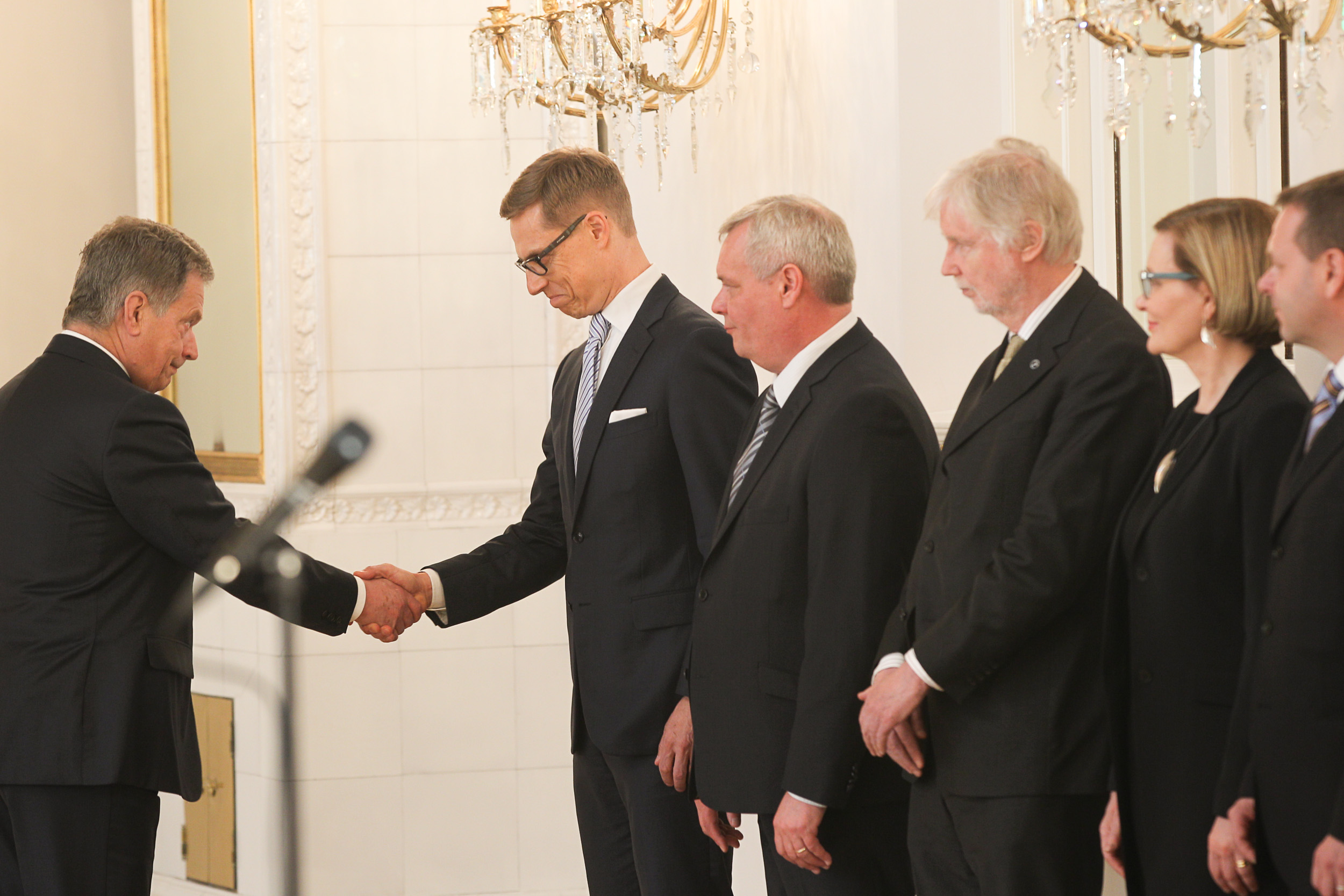 Eroavan hallituksen jäähyväiskäynti Presidentinlinnassa 29.5.2015.