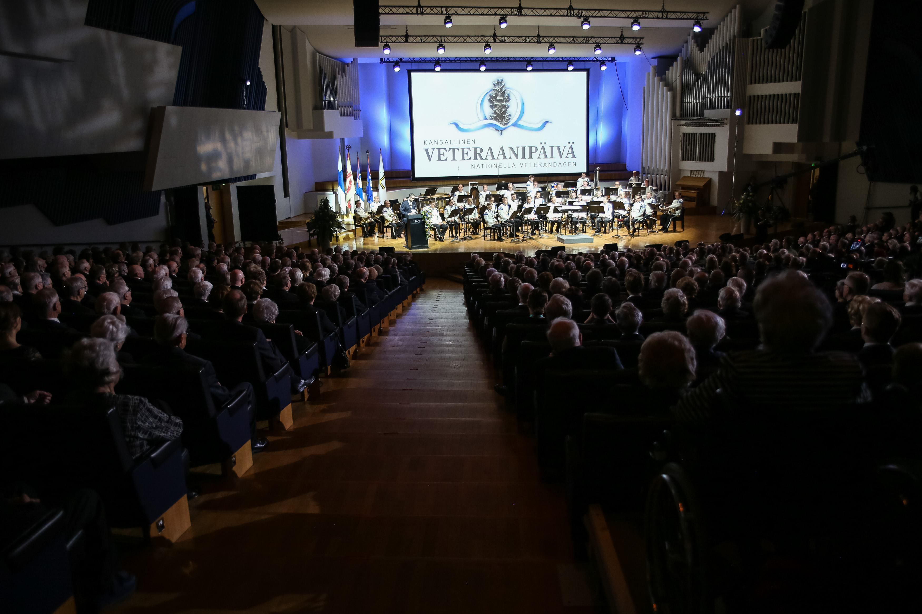 Presidentti Niinistö osallistui Kansallisen veteraanipäivän pääjuhlaan Finlandia-talolla 27. huhtikuuta 2018. Ennen pääjuhlaa järjestetyssä tilaisuudessa luovutettiin Suomen Valkoisen Ruusun I luokan mitali 41 veteraanille. Kuva: Matti Porre/Tasavallan presidentin kanslia