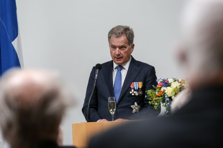 Presidentti Niinistö osallistui Kansallisen veteraanipäivän pääjuhlaan Finlandia-talolla 27. huhtikuuta 2018. Ennen pääjuhlaa järjestetyssä tilaisuudessa luovutettiin Suomen Valkoisen Ruusun I luokan mitali 41 veteraanille. Kuva: Matti Porre/Tasavallan presidentin kanslia