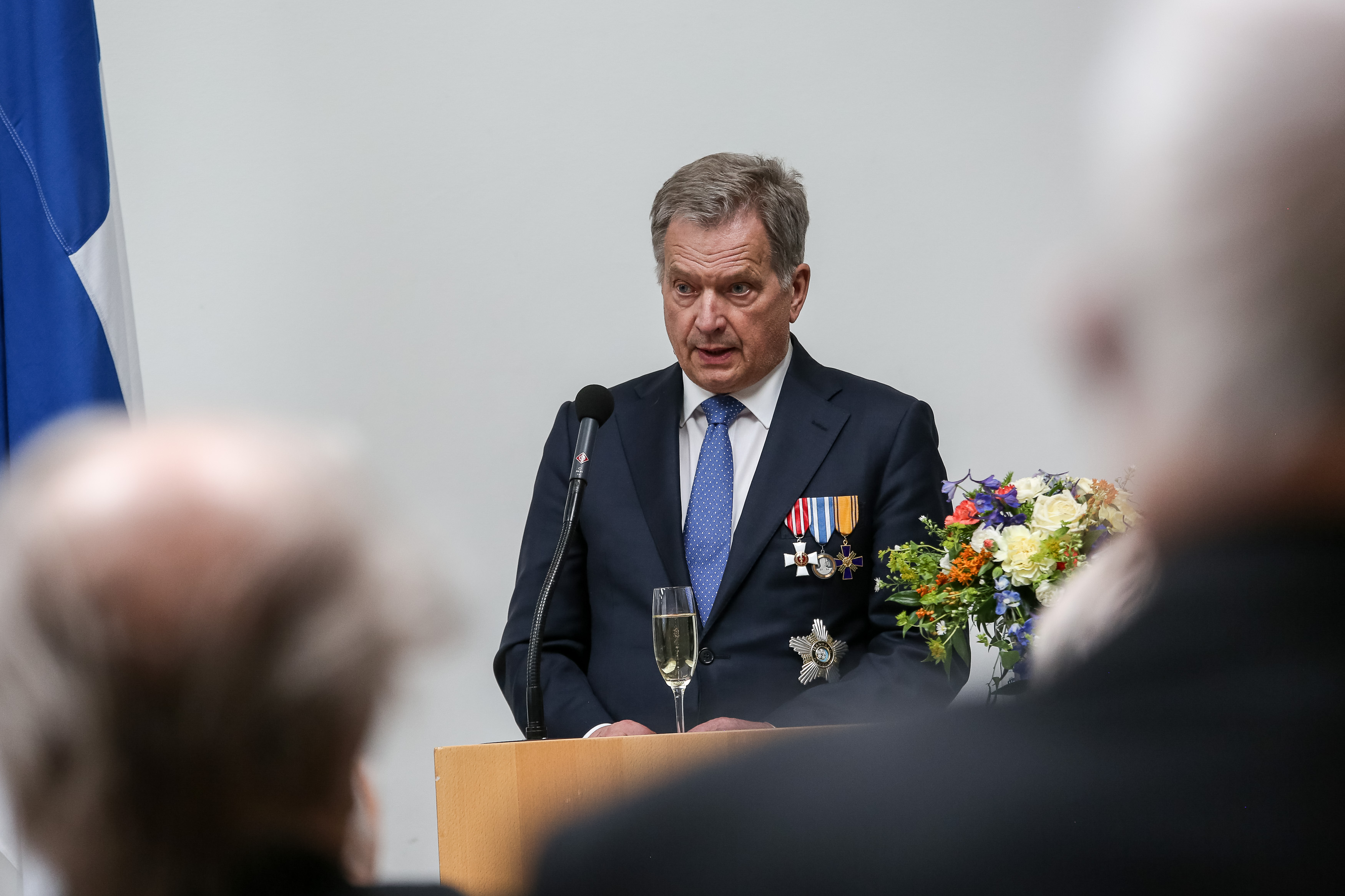 Presidentti Niinistö osallistui Kansallisen veteraanipäivän pääjuhlaan Finlandia-talolla 27. huhtikuuta 2018. Ennen pääjuhlaa järjestetyssä tilaisuudessa luovutettiin Suomen Valkoisen Ruusun I luokan mitali 41 veteraanille. Kuva: Matti Porre/Tasavallan presidentin kanslia