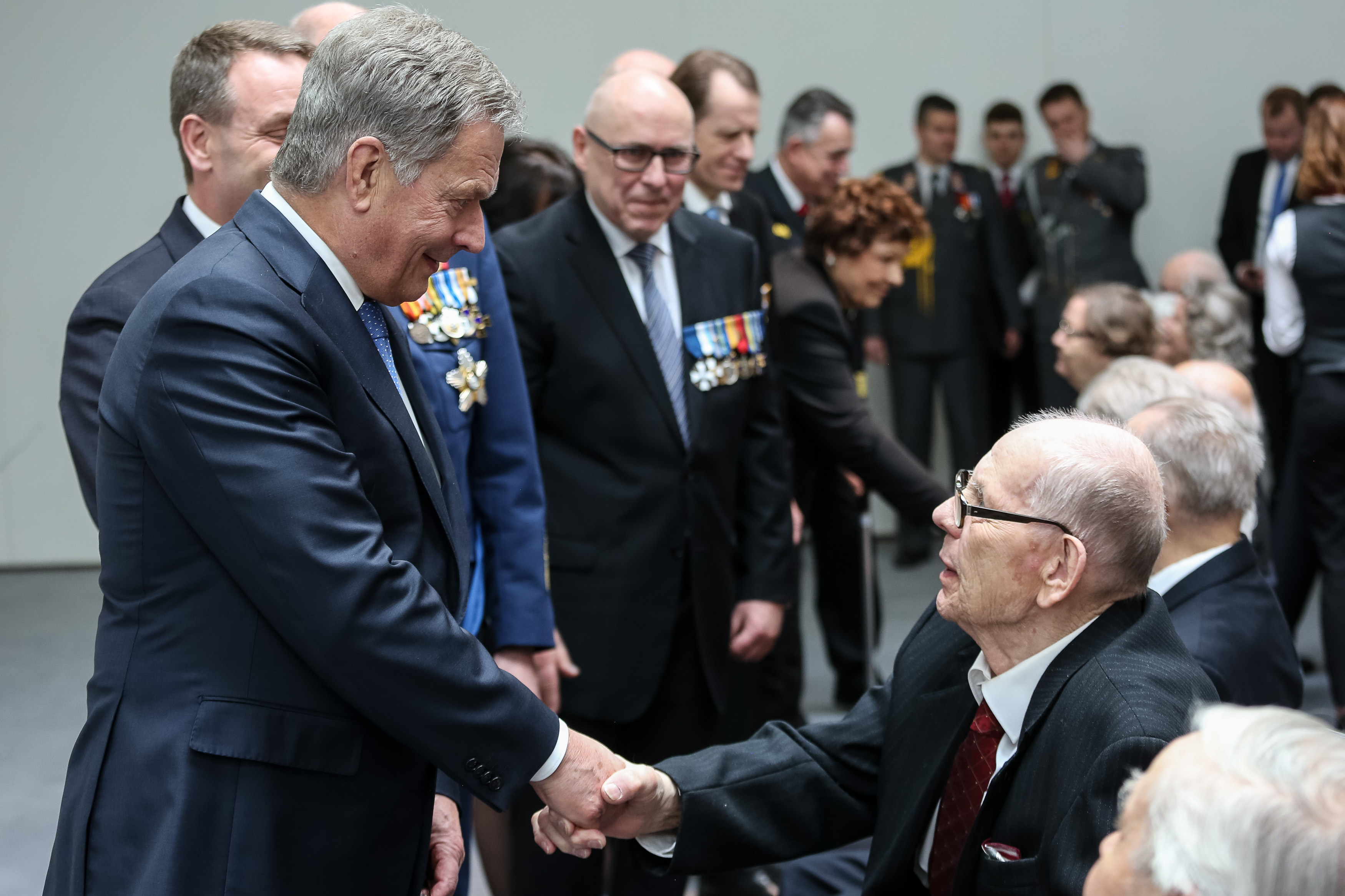 Presidentti Niinistö osallistui Kansallisen veteraanipäivän pääjuhlaan Finlandia-talolla 27. huhtikuuta 2018. Ennen pääjuhlaa järjestetyssä tilaisuudessa luovutettiin Suomen Valkoisen Ruusun I luokan mitali 41 veteraanille. Kuva: Matti Porre/Tasavallan presidentin kanslia