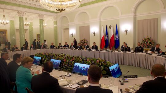 Naton huippukokouksen työillallinen Varsovassa. Kuva: NATO