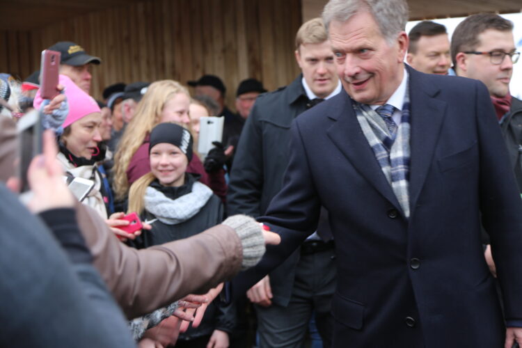 Presidentti Niinistö Karstulan torilla. Keski-Suomen maakuntamatka 18.10.2017