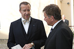  Presidentti Ilves ja presidentti Niinistö suurlähetystön vastaanotolla. Copyright © Tasavallan presidentin kanslia 