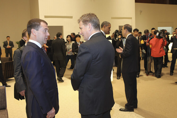 President of the Republic Sauli Niinistö and President Dmitri Medvedev of Russia at the international Nuclear Security Summit in Seoul, South Korea on 26 March 2012. US President Barack Obama and UN Secretary General Ban Ki-moon are talking in the background. Copyright © Office of the President of the Republic of Finland