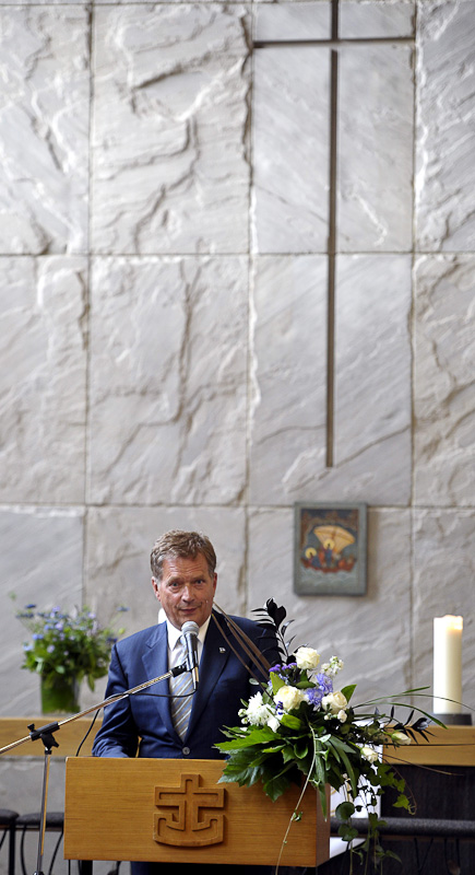  President Sauli Niinistö och hans maka Jenni Haukio besökte den finska sjömankyrkan för att hälsa på det finländska samfundet. ”Ert varma mottagande får en att tänka att finländarna lär sig öppenhet utomlands”, sade president Niinistö. Bild: Lehtikuva   