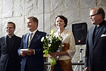  President Sauli Niinistö och hans maka Jenni Haukio besökte den finska sjömanskyrkan i London för att hälsa på det finländska samfundet. Sjömanskyrkans generalsekreterare Sakari Lehmuskallio (till höger) och ledaren för sjömanskyrkan i London Teemu Hälli (till vänster) välkomnade dem. Bild: Lehtikuva 