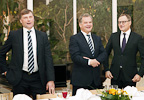 President Niinistö med jord- och skogsbruksminister Jari Koskinen och ambassador Hannu Himanen. Bild: Lehtikuva 
