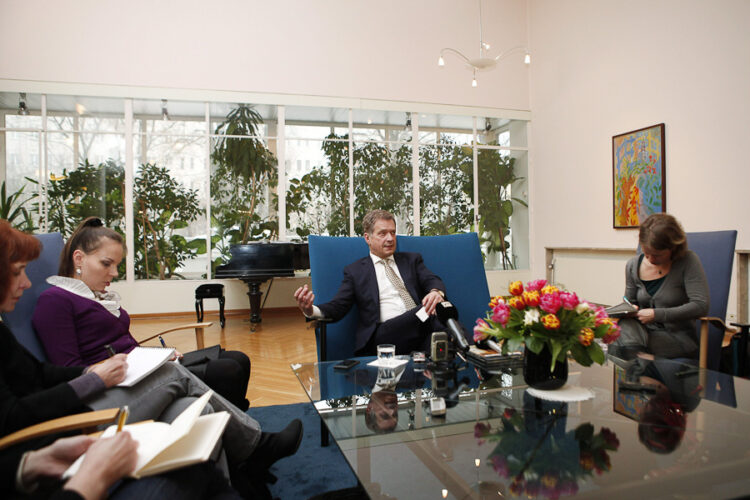  President Niinistö met Finnish journalists after official discussions. Photo: Lehtikuva 