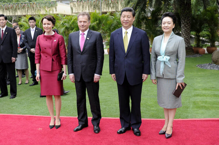  Puoliso Jenni Haukio, presidentti Sauli Niinistö, Kiinan presidentti Xi Jinping ja puoliso Peng Liyuan. Kuva: Lehtikuva 