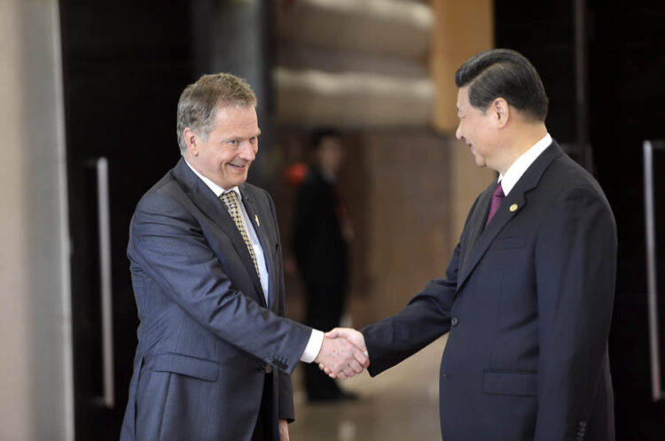  Kiinan presidentti Xi Jinping toivotti tasavallan presidentin tervetulleeksi Boaon talousfoorumiin. Kuva: Lehtikuva 