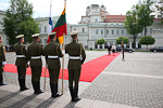  Valtiovierailun vastaanottoseremoniat presidentinlinnan edessä Vilnassa. Copyright © Tasavallan presidentin kanslia 