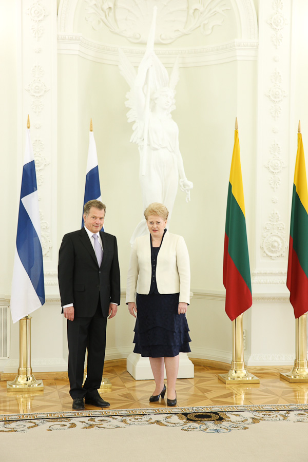             Presidentti Niinistön ja presidentti Grybauskaitėn keskusteluissa olivat esillä Suomen ja Liettuan väliset suhteet, erityisesti talous- ja energiayhteistyö. Copyright © Tasavallan presidentin kanslia 