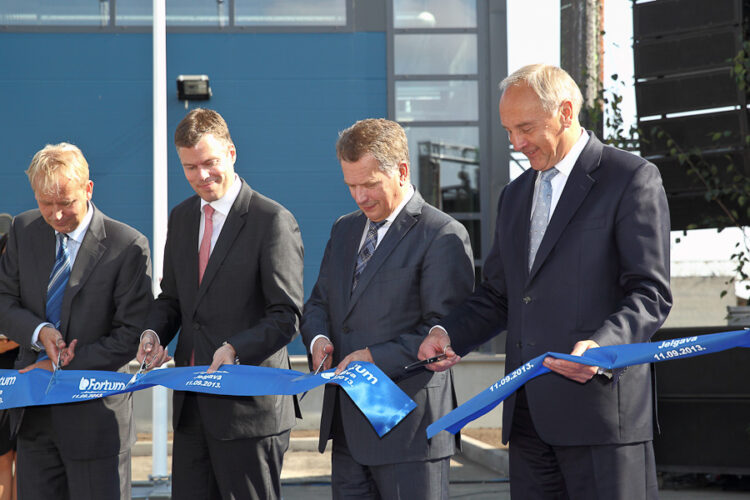  Presidentti Niinistö ja presidentti Bērziņš osallistuivat Fortumin biomassavoimalan avajaisiin Jelgavassa. Copyright © Tasavallan presidentin kanslia 