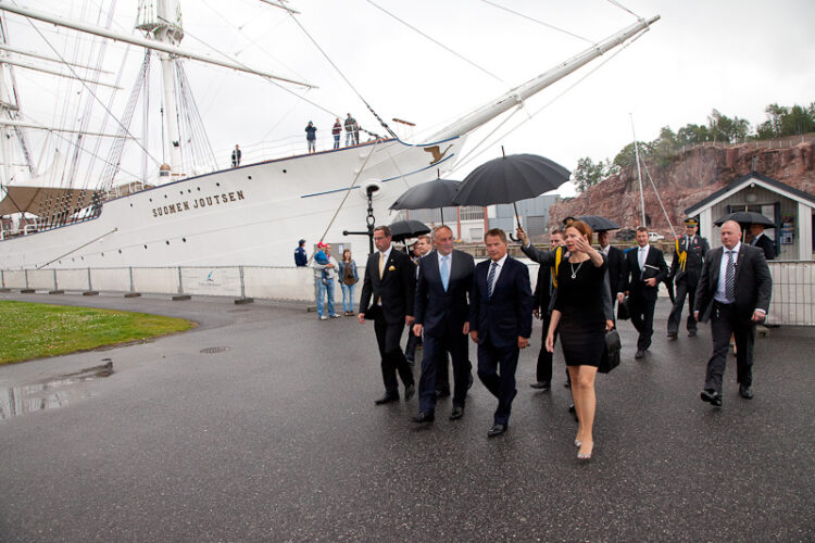             Turussa presidentti tutustuivat Forum Marinum -merikeskukseen sekä Turun Itämeri-toimintaan ja -yhteistyöhön. 