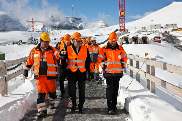Toisen vierailupäivän ohjelmassa oli myös tutustuminen Linth-Limmernin vesivoimalaitokseen Glarusin kantonissa. Copyright © Tasavallan presidentin kanslia