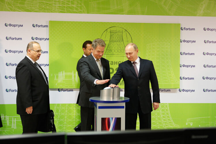  Presidentti Putin ja presidentti Niinistö vihkivät Fortumin maakaasua käyttävän lauhdevoimalaitoksen käyttöön Njaganissa 24. syyskuuta 2013. Kuva: Fortum 